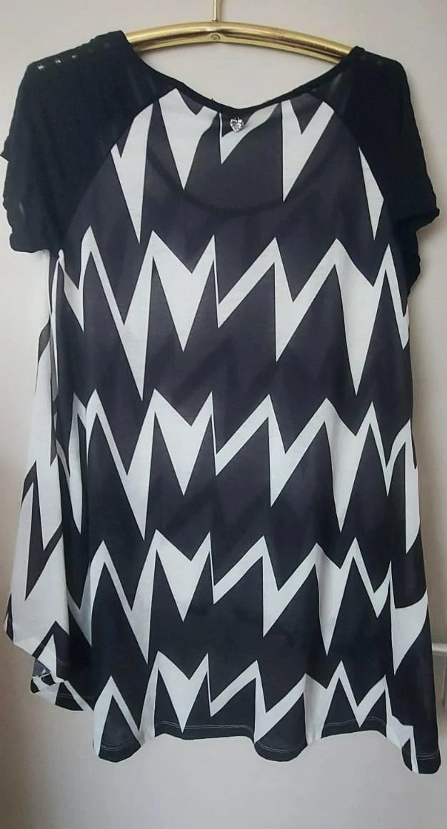 Mat. Zwart-wit zigzag top met korte mouwen, maat S – photo 4